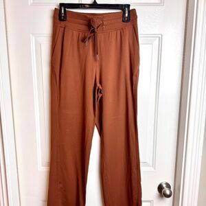 Lululemon Ready to Rule Straight Leg high rise pants in roasted brown.  Size 6.